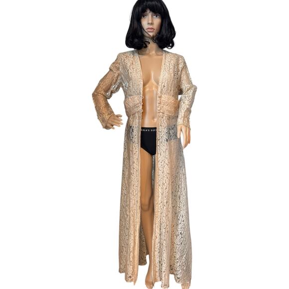 Vintage 1960s French Lace Gown Robe • Centre National du Costume
medium - Picture 7 of 16